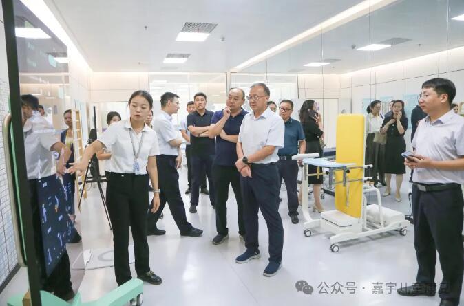 省、市發(fā)改委領導蒞臨嘉宇醫(yī)療兒童康復展廳參觀調(diào)研